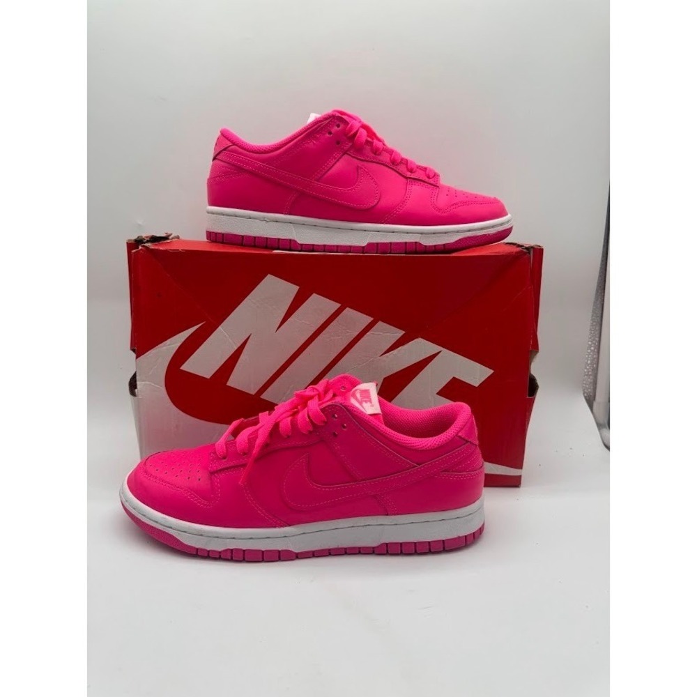 Nike Dunk Low Triple Pink Hyper Pink Fireberry DZ5196-600 Womens 9 Sneakers